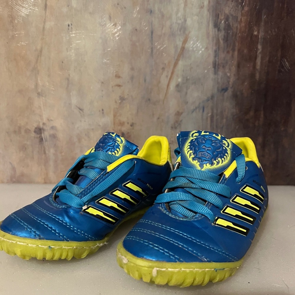 Weasley Premium Soccer Cleats Youth 19 Blue Yellow Good Lion Crest Turf Shoes
